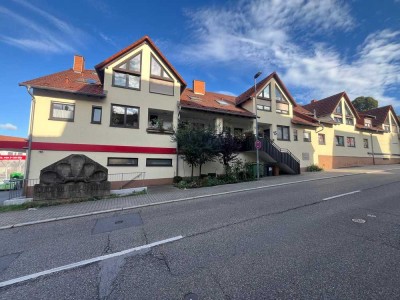 Helle und Großzügige 5-Zimmerwohnung im Reihenhaus Stil