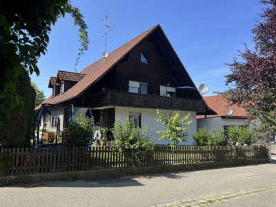 Großzügiges Zweifamilienhaus mit Doppelgarage zu verkaufen!