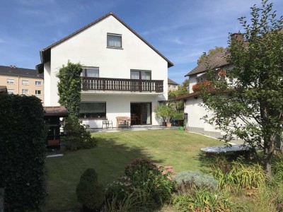 Von Privat Einfamilienhaus mit 5,5 Zimmern in Mörfelden-Walldorf