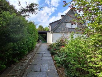 Gepflegtes Einfamilienhaus mit großem Grundstück in Kirchhundem-Albaum