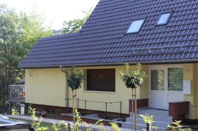 Wunderschöne und moderne Wohnung in Zweifamilienhau