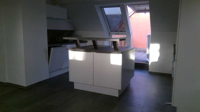 Günstige 4-Raum-DG-Wohnung mit Dachterrasse und Einbauküche in Siehdichum