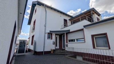RESERVIERT: Große Wohnung im Zweifamilienhaus mit toller Dachterasse