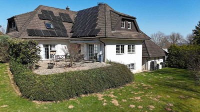 Großzügiges freistehendes Haus mit Garagen und Garten nähe Golfplatz