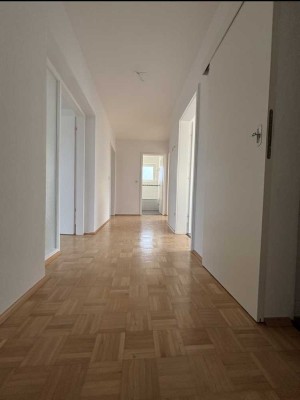 Top Lage mit Traumblick in Bredeney! Helle 3 R-Whg mit großem Balkon.