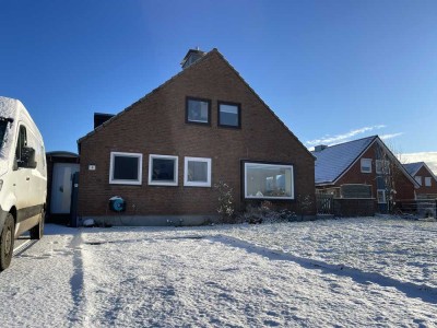 Geräumiges Einfamilienhaus in Burg auf Fehmarn - mit Garten, Kamin, Gästeapartements