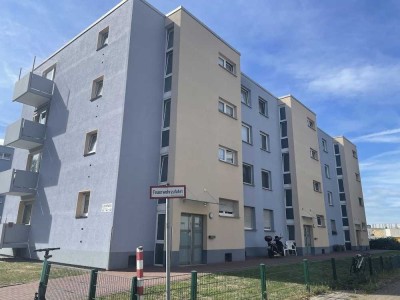 Helle, renovierte 1-Zimmerwohnung mit Balkon in toller Rheinlage.