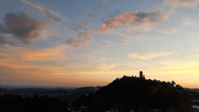 Exklusive Designerwohnung mit traumhaften Burg- und Bergblick