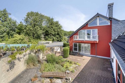 Top ausgestattetes Ein-/Zweifamilienhaus in verkehrsgünstiger Lage