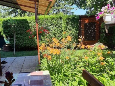 Einfamilienhaus mit gepflegtem Garten und Garage