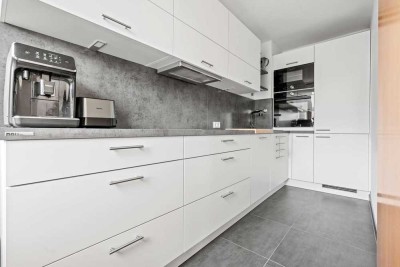 Modernisierte 2-Zi.-Wohnung mit Balkon, Tiefgarage & hochwertiger Ausstattung – sofort bezugsfertig!