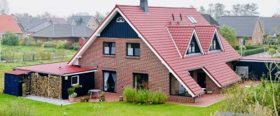 Attraktive Doppelhaushälfte mit vier Zimmern und Einbauküche in Cuxhaven