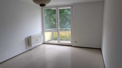 *renovierte 2-ZKB-Wohnung mit Balkon*