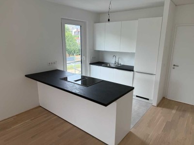 Erstbezug! 2-Zimmer-Wohnung mit luxuriöser Innenausstattung mit Balkon und EBK in Oberursel (Taunus)