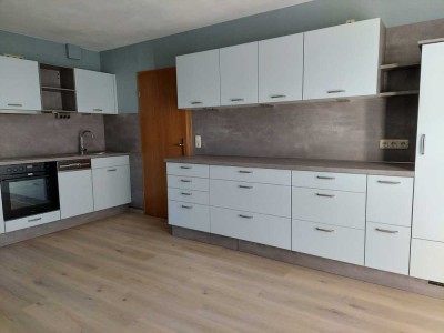 3-Zi Wohnung mit neuer EBK, großem Wohnzimmer und Terrasse