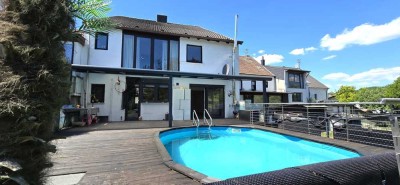 Ein-/Zweifamilienhaus ruhiger Lage mit Garten und Pool