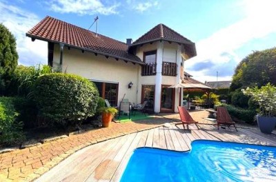 Traumhaftes Einfamilienhaus mit parkähnlichem Grundstück,  zur Eigennutzung oder Vermietung!