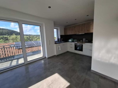 ERSTBEZUG 4,5-Zimmer-EG-Wohnung mit Balkon und EBK