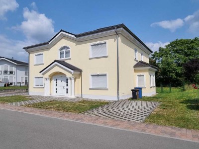 Traumhaus mit 308 m² Wfl. - Doppelgarage und Luxus-Ausstattung in Mackenbach