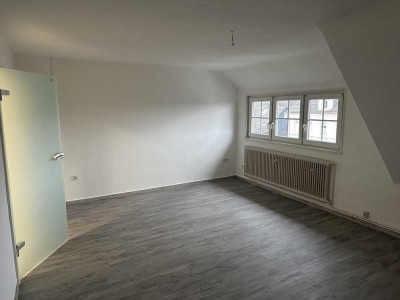 Ansprechende und modernisierte 2-Zimmer-Dachgeschosswohnung in Remscheid