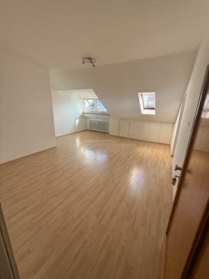 Charmantes 1-Zimmer Apartment im 2. OG in Frankfurt Seckbach