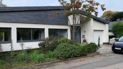 Freistehender Architekten Bungalow, frisch saniert in bevorzugter Lage von Odenthal-Osenau