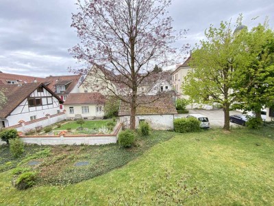 Top moderne 2-Zimmerwohnung, komplett möbliert, ruhige Zentrumslage 100 m zum See