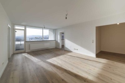 Hochwertig saniert: 2-Zi-Erstbezug mit Feldbergblick, SW-Balkon & Stellplatz