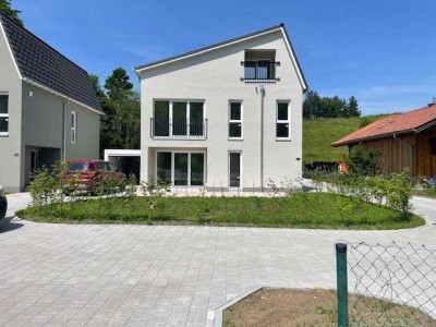 Modernes Neubau-Einfamilienhaus mit Garten in Traunstein - naturnah & stadtnah zugleich