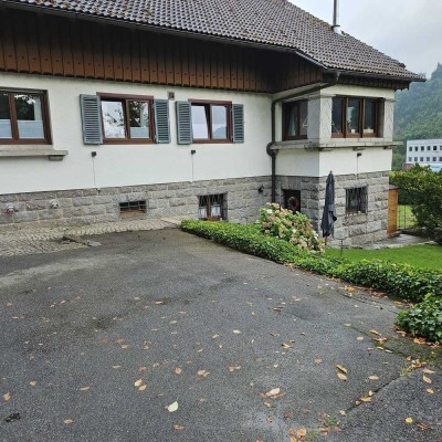 2 Zimmer Einliegerwohunng mit EBK (unmöbliert)