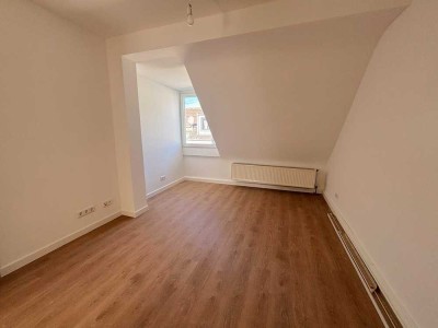 Erstbezug nach Sanierung - 2,5 Zimmer im trendigen Derendorf mit Balkon und EBK