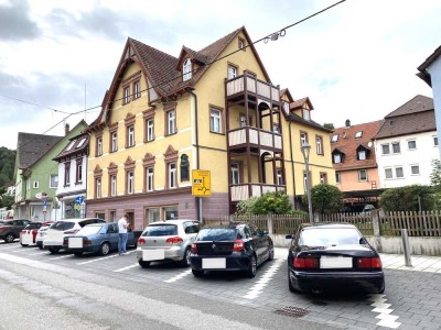 3,5-Zimmer-Wohnung im historischen Gebäude im Stadtzentrum