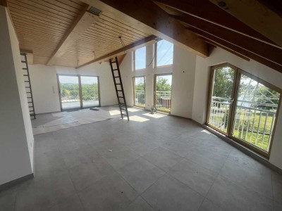Penthousewohnung mit Mainblick und Galerie in ruhiger Wohnlage.