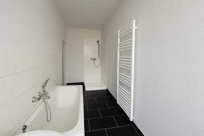 Geräumige 3-Raumwohnung mit Balkon! Erstbezug nach Sanierung