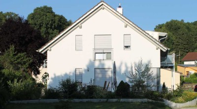 3-Zimmer-Erdgeschosswohnung mit Terrasse in Zweifamilienhaus