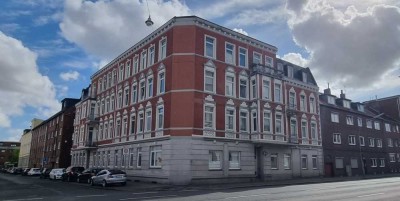 Zwei Wohnungen in einem Mehrparteienhaus zu verkaufen - ca. 6 % Rendite möglich