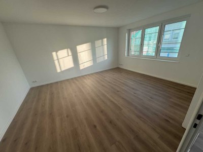 Erstbezug nach Kernsanierung: Schöne 4-Zimmer-Terrassenwohnung mit geh. Innenausstattung