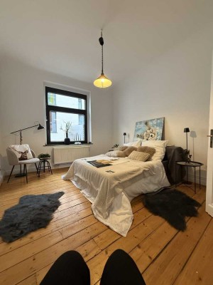 ALTBAU FLAIR UND NUR EIN PURZELBAUM ZUM RHEIN * Freie 2 Zimmer * Holzdielen * hohe Decken