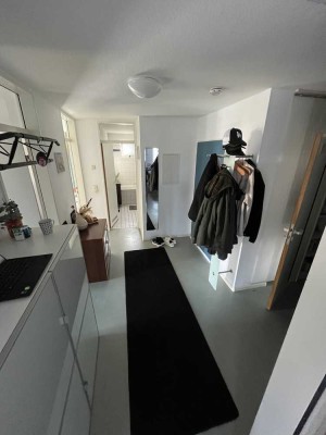 Tausche 3 Zimmer gegen 2 Zimmer Wohnung / es wird noch renoviert