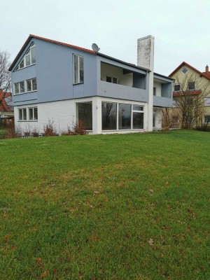 Erstbezug nach Sanierung: attraktives Haus mit acht Zimmern in Memmelsdorf