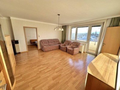 GERÄUMIGE 4-ZIMMER-WOHNUNG MIT DACHTERRASSE UND TRAUMHAFTEM AUSBLICK!