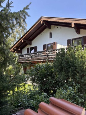 Stilvolles Einfamilienhaus im Tegernseer Landhausstil in Sauerlach