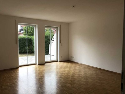 Helle freundliche Wohnung mit Garten 2 - Zimmer + Hobbyraum