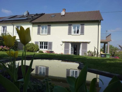 2-Familienhaus auf großem sonnigen Grundstück