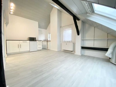 Schöne 2-Zimmer-Dachgeschoss-Wohnung in der Stadtmitte von Eschborn!