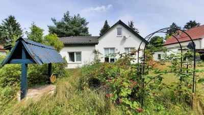 Wohnhaus mit Ausbaureserve, herrlichem Grundstück, Garagen, Nebengebäude