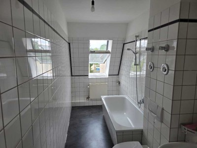 Britzer Garten! Sonnige 3-Zimmer-Wohnung mit Südbalkon und TG-Stellplatz – Toplage am Britzer Garten