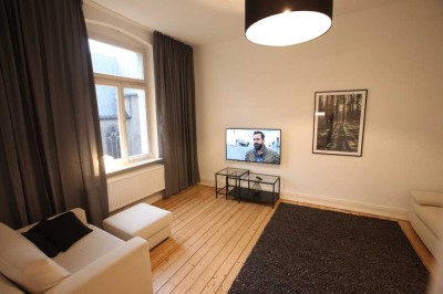 Altbaucharme: 2-Zimmer-Wohnung + KDB in Neuehrenfeld, Köln