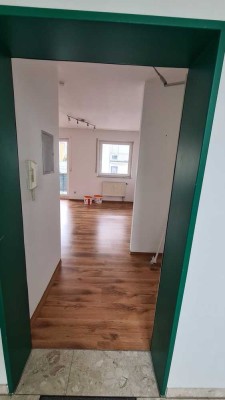 Attraktive und gepflegte 1-Raum-Wohnung mit Balkon und Einbauküche in Amberg