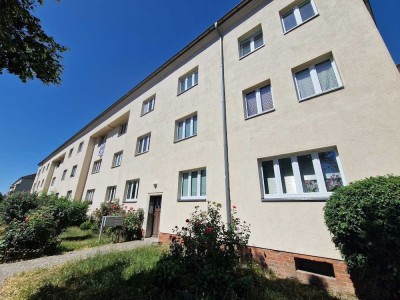 Wohnen in "Ostelbien" - drei Zimmer Wohnung mit Einbauküche!